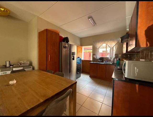 3 BEDROOM APARTMENT FOR SALE IN WATERVAL EAST